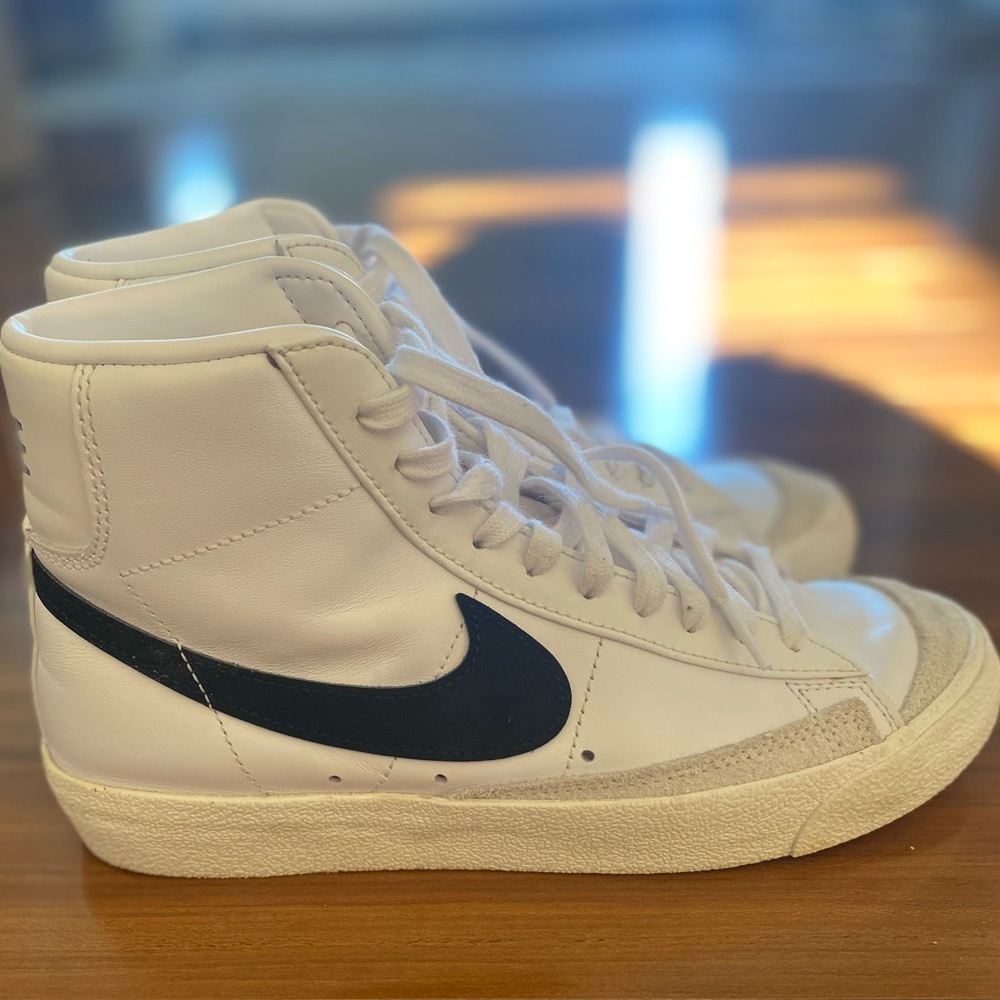 NIKE WOMEN’S BLAZER MID ‘77 VINTAGE WHITE BLACK SNEAKER SHOES SIZE 7.5
